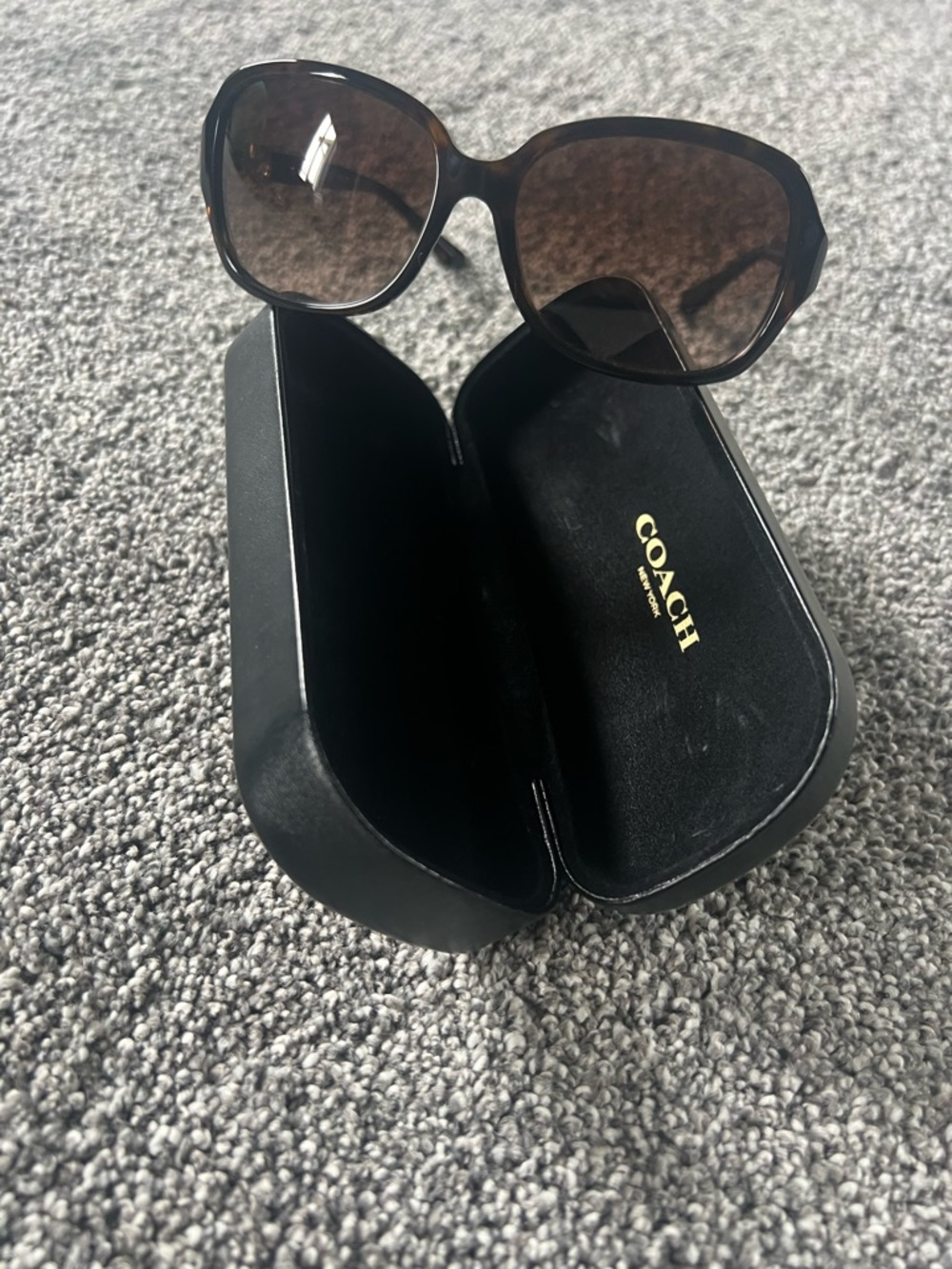 Coach Brown Tortoise Women's Sunglasses with Case - Picture 4 of 4